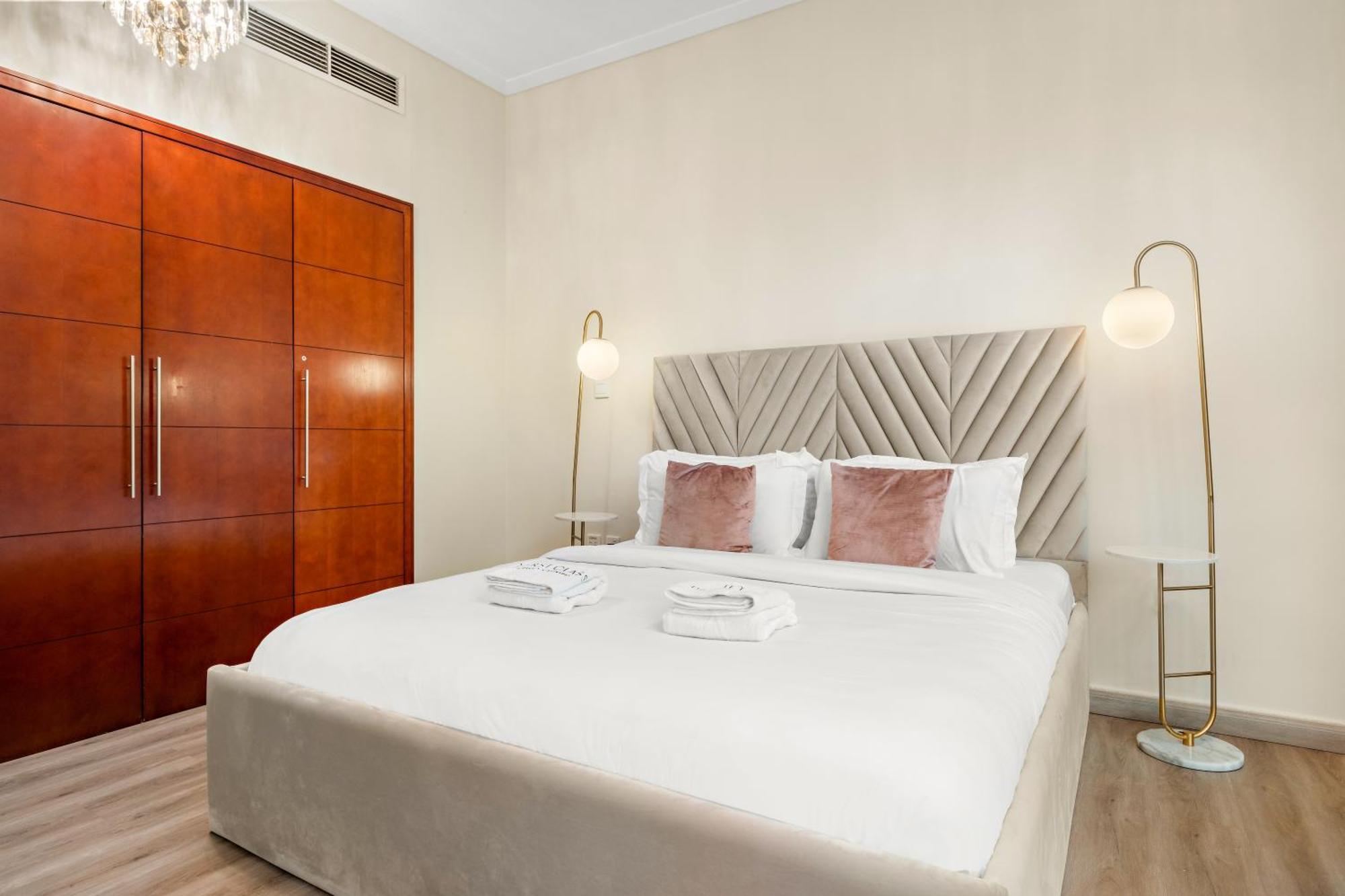First Class 2br With Burj Khalifa & Downtown View