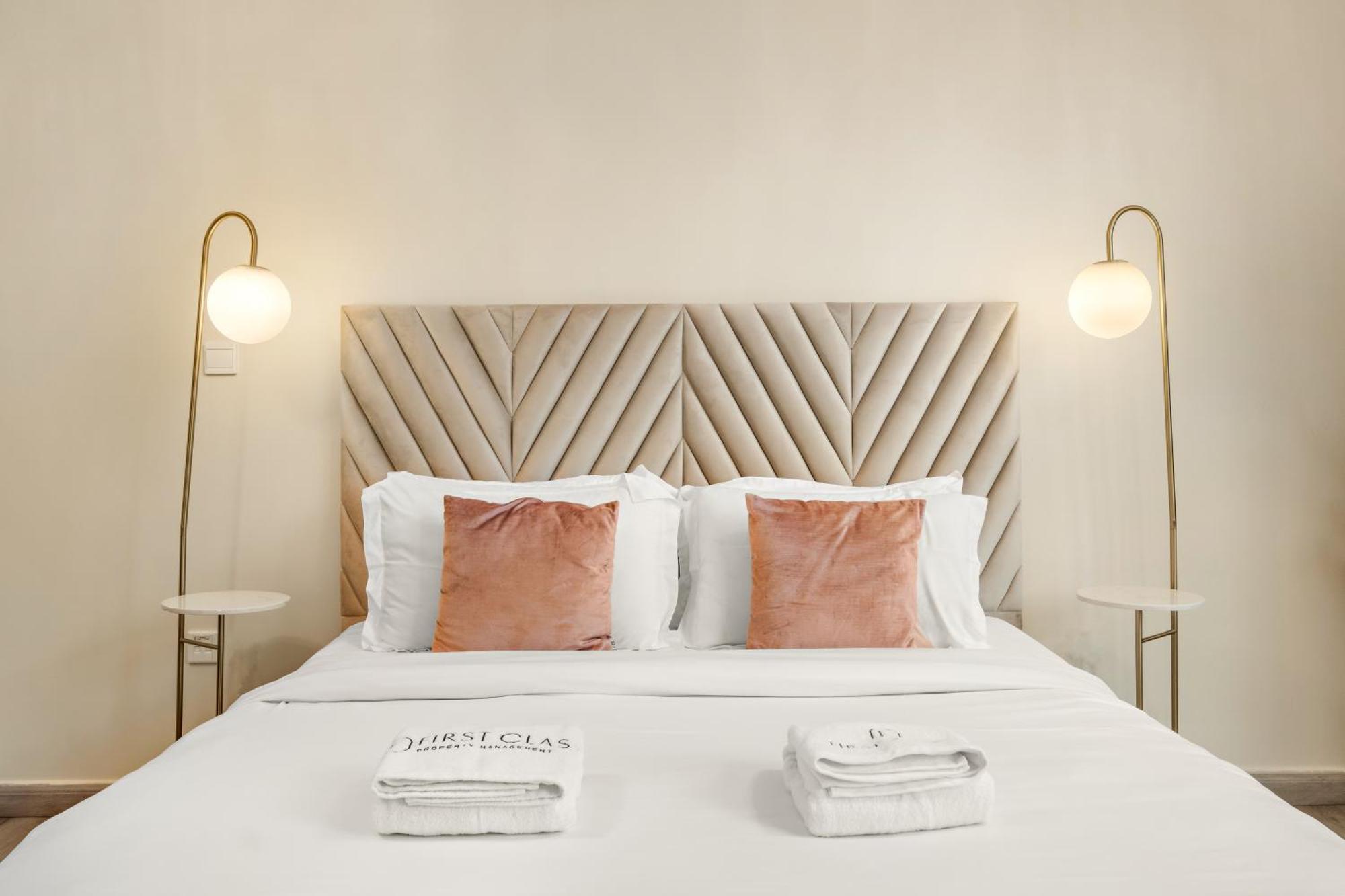 Apartment First Class 2br With Burj Khalifa & Downtown View Dubai