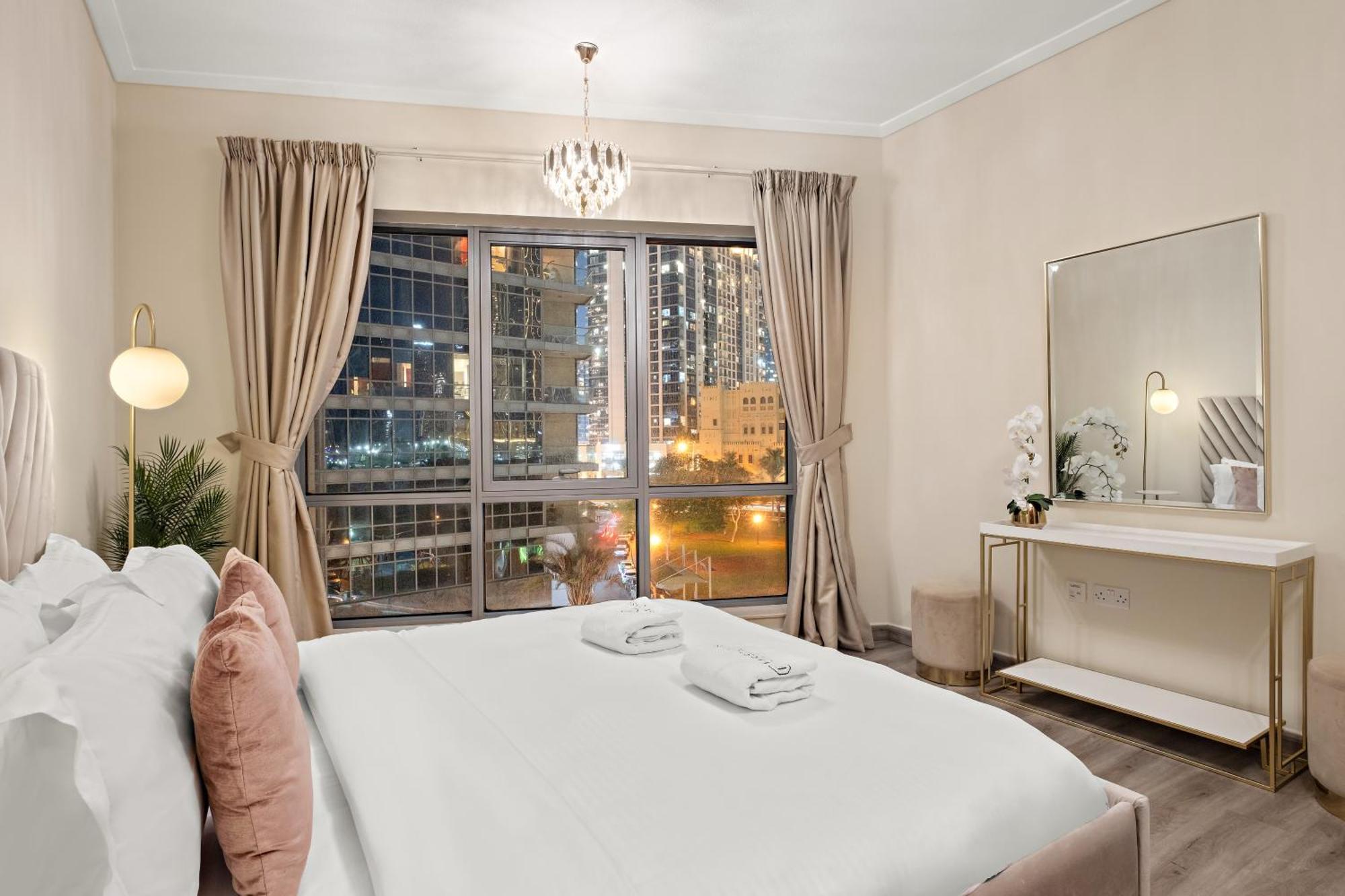 First Class 2br With Burj Khalifa & Downtown View Apartment