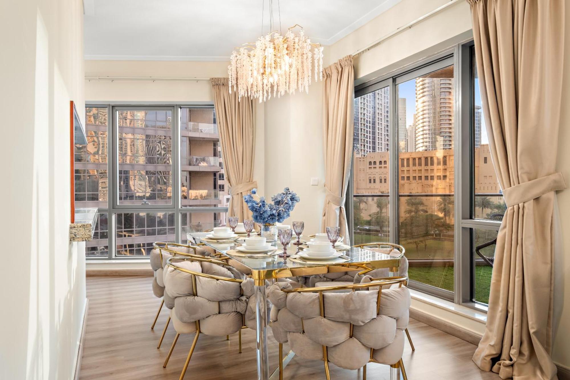 First Class 2br With Burj Khalifa & Downtown View Dubai